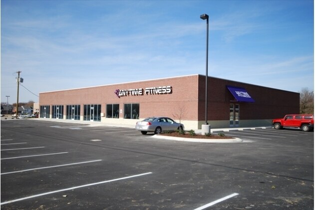 More Photos Of 133 W University Pky, Jackson Freestanding For Lease