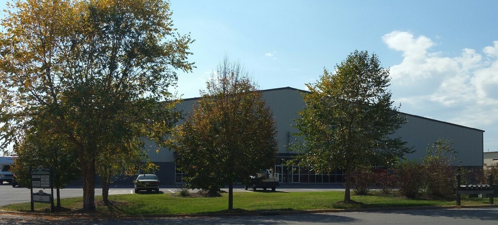More Photos Of 520 Jack Enders Blvd, Berryville Flex For Lease