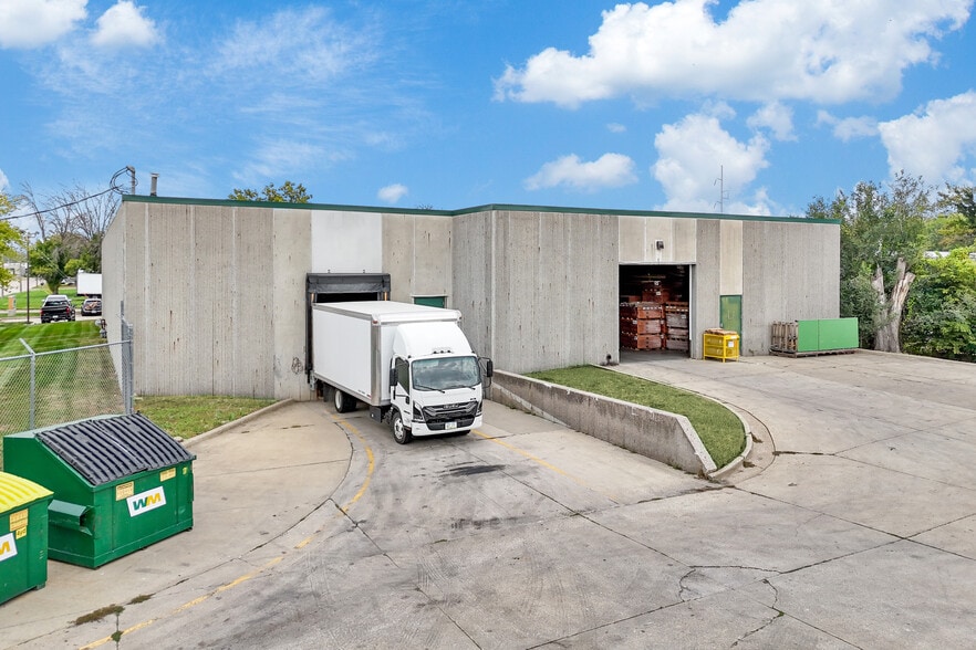 More Photos Of 36 Clark St, Des Moines Distribution For Sale