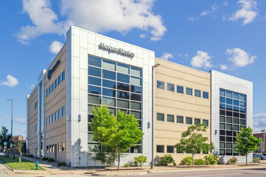 Primary Photo Of 600 3rd Ave SE, Cedar Rapids Office For Sale