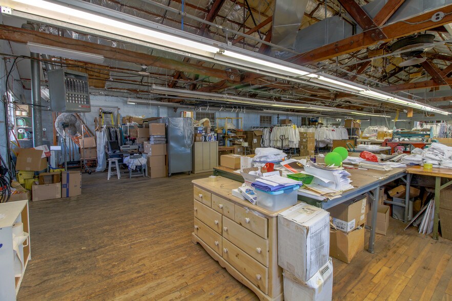 More Photos Of 620-626 Franklin Ave, Essex Warehouse For Sale