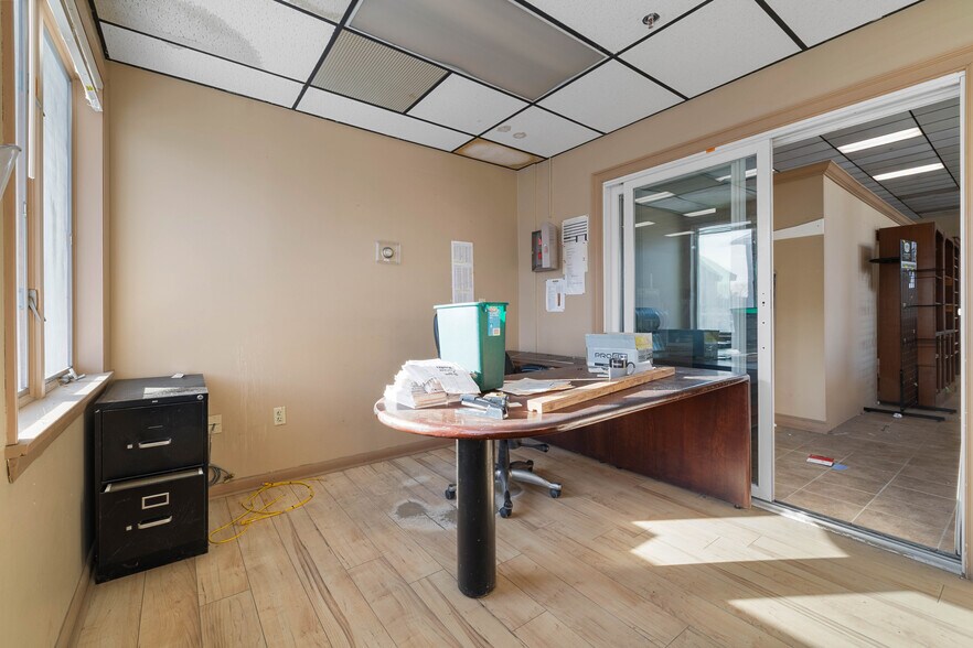 More Photos Of 45 Richards Grove Rd, Quaker Hill Service For Sale