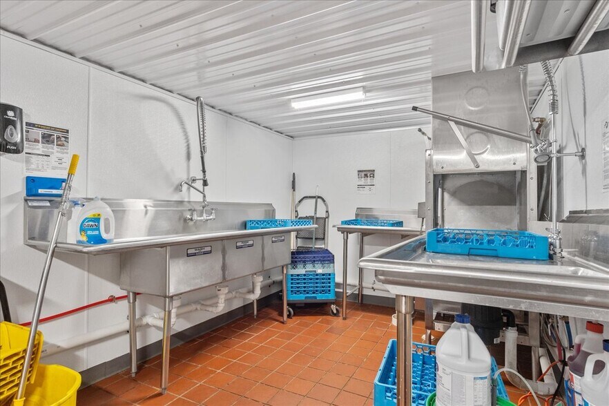 More Photos Of 19112 Keep Tryst Rd, Knoxville Restaurant For Sale