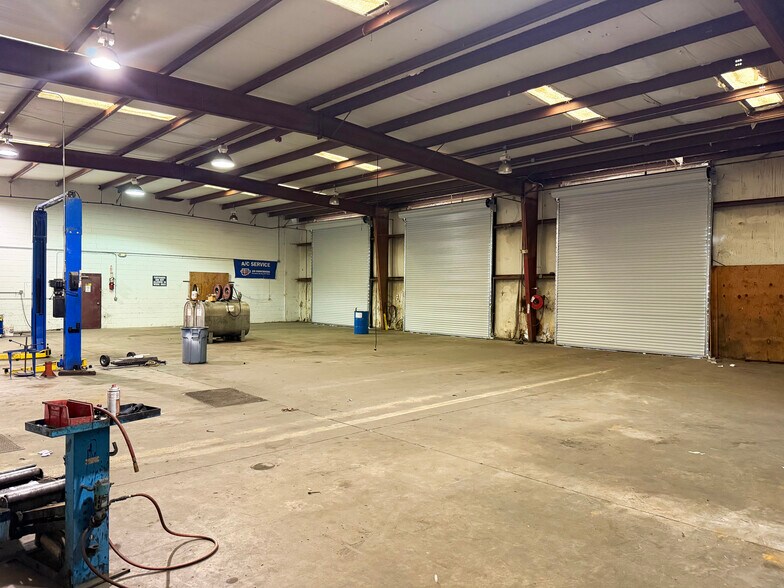More Photos Of 9252 Canal Rd, Gulfport Industrial For Lease