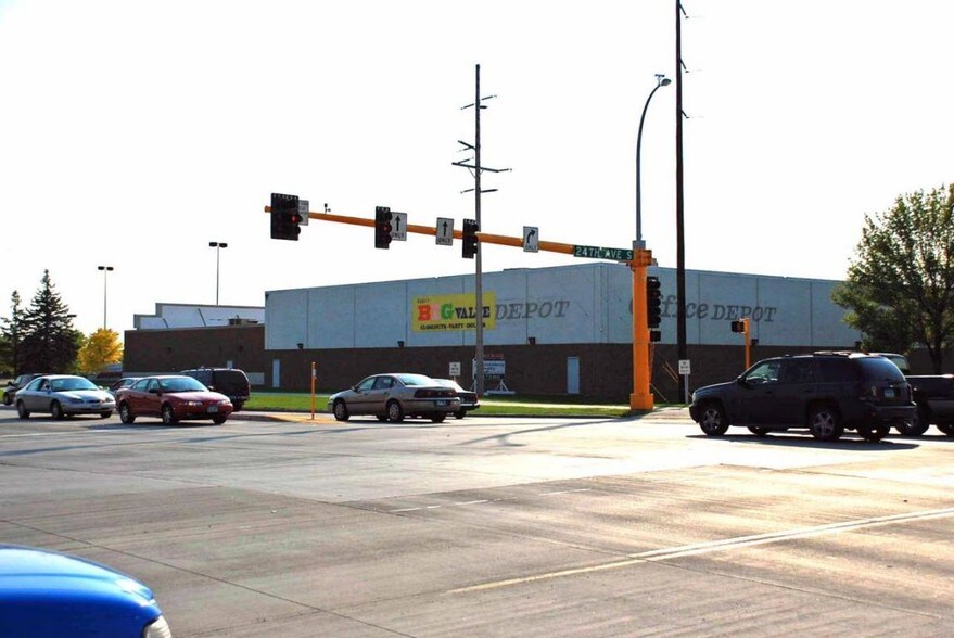 More Photos Of 2450 S Columbia Rd, Grand Forks Storefront For Sale