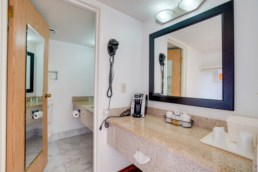 More Photos Of 110 Ville Dr, Boulder City Hotel For Sale