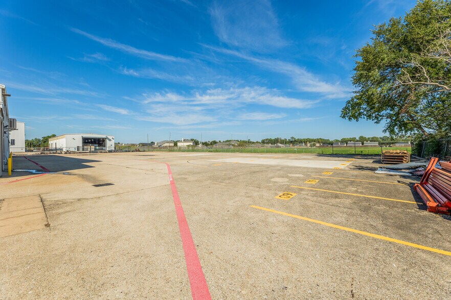 More Photos Of 6510 Bourgeois Rd, Houston Light Distribution For Lease