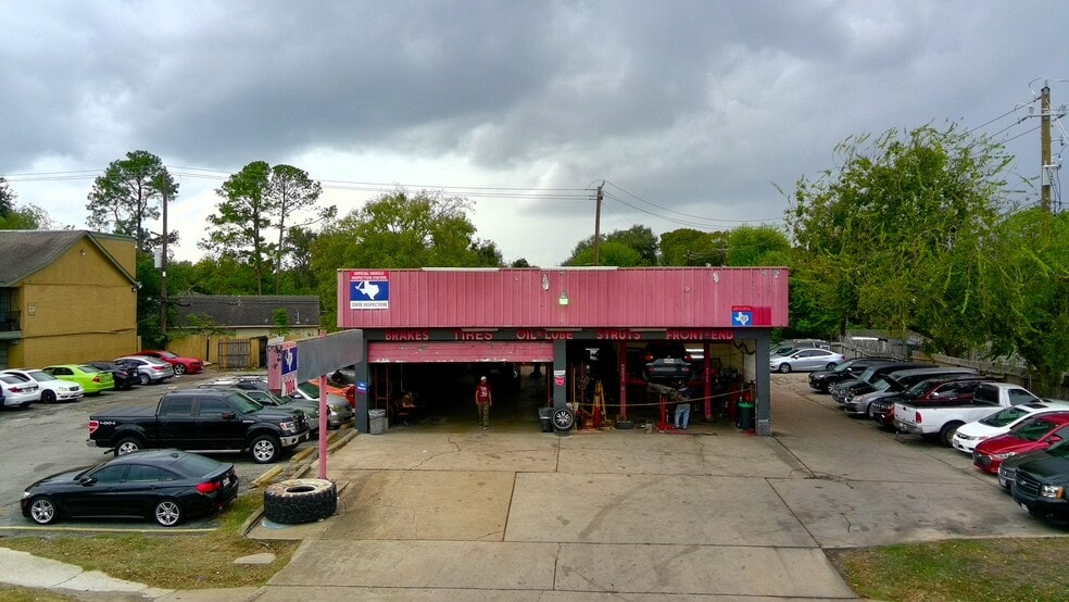 Primary Photo Of 7004 S Gessner Rd, Houston Auto Repair For Sale