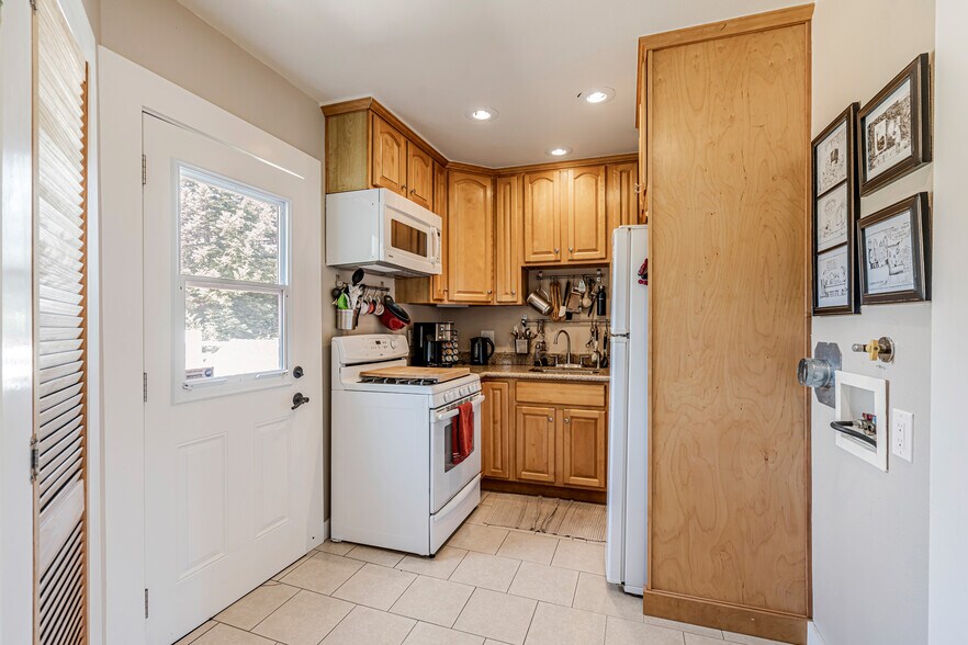 More Photos Of 602 W K St, Benicia Freestanding For Sale