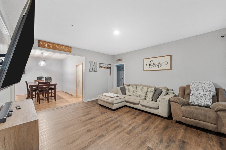 More Photos Of 1020 E Jefferson Ave, Whitney Light Distribution For Sale