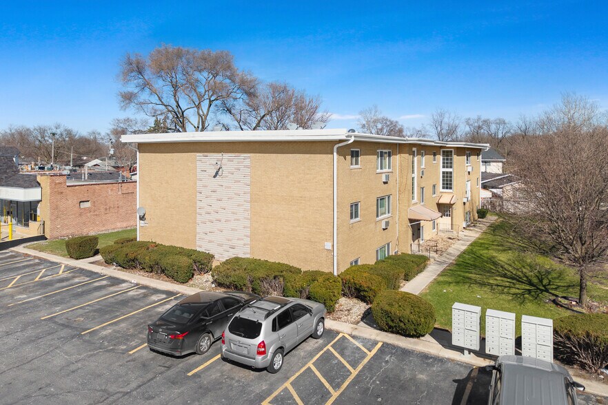 More Photos Of 501-507 Chicago Rd, Thornton Apartments For Sale