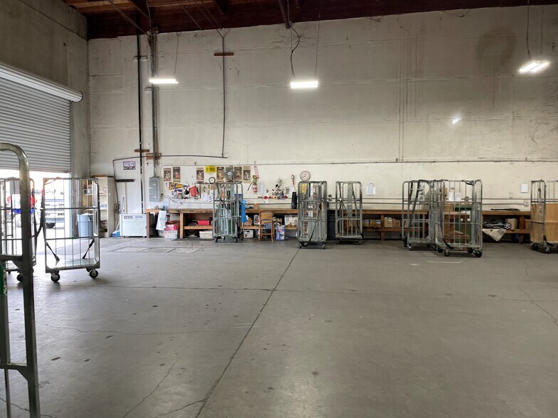 More Photos Of 720 Olive Dr, Davis Warehouse For Lease