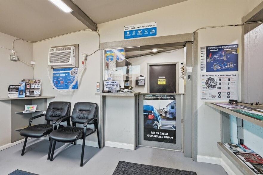 More Photos Of 103 W Franklin St, Alvord General Retail For Sale