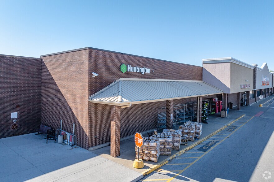 More Photos Of 1456-1500 Lee St, Des Plaines Freestanding For Lease