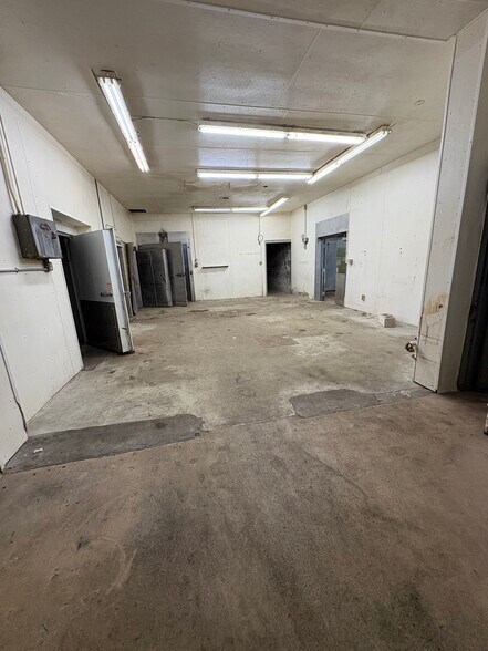 More Photos Of 810 Deal St, Highland Industrial For Sale
