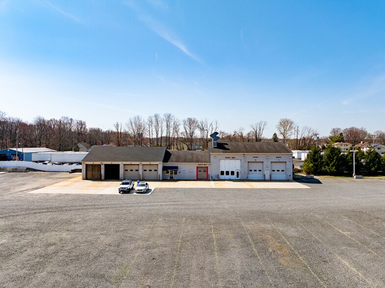 More Photos Of 379 County Rd, Cliffwood Service For Lease