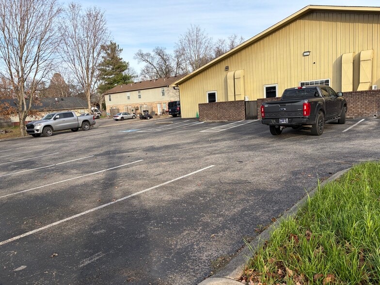 More Photos Of 202 Arnette St, Murfreesboro Office For Lease