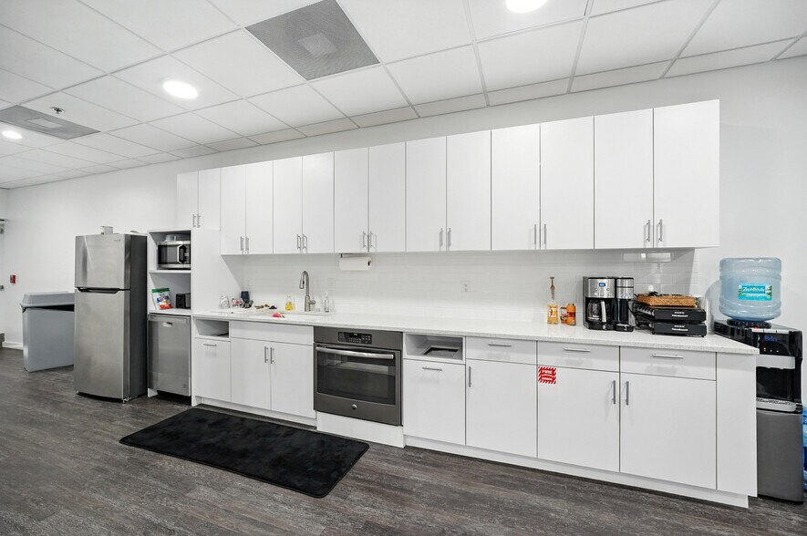 More Photos Of 320 1st St N, Jacksonville Beach Office Residential For Sale