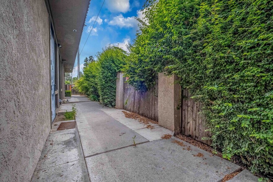 More Photos Of 550 N Golden Circle Dr, Santa Ana Office For Lease