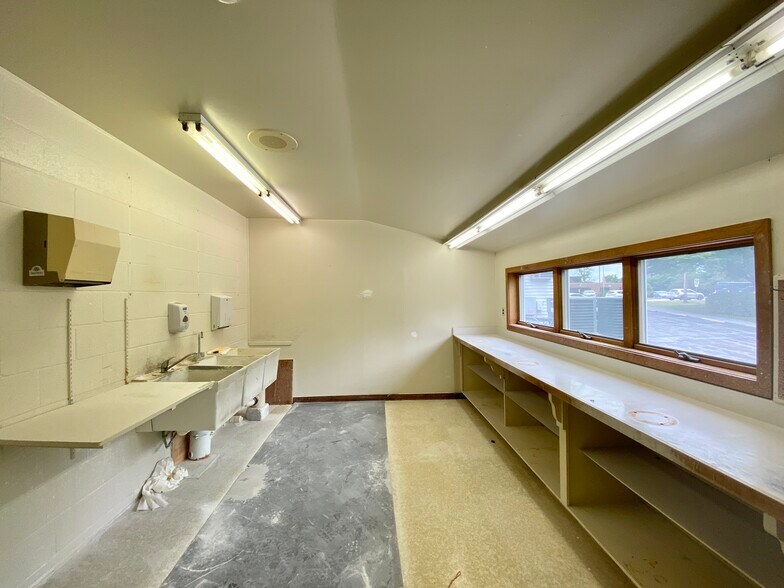 More Photos Of 915 N Hanover St, Elizabethtown Medical For Sale