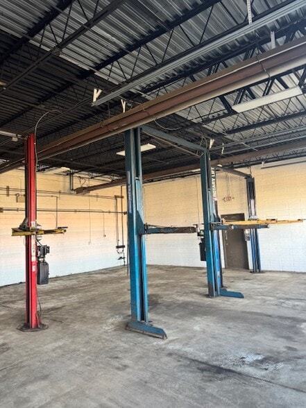 More Photos Of 334 S White Horse Pike, Magnolia Auto Repair For Lease