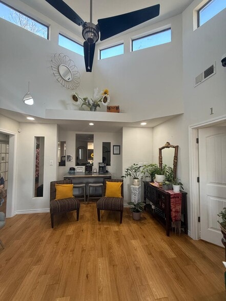More Photos Of 925 W Mitchell St, Arlington Medical For Lease