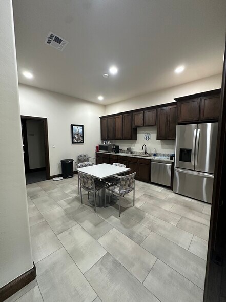 More Photos Of 13194 N MacArthur Boulevard, Oklahoma City Office For Lease