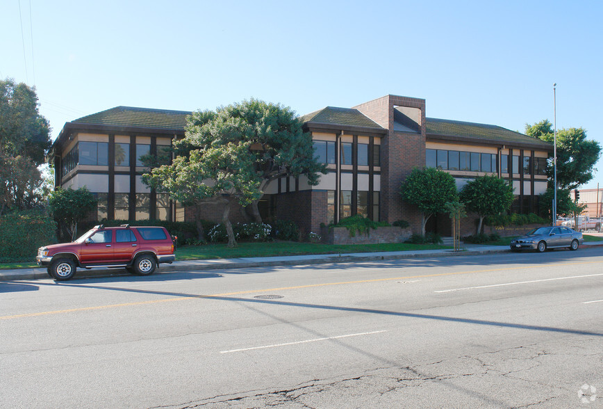 Primary Photo Of 6242 Westchester Pky, Los Angeles Office For Lease