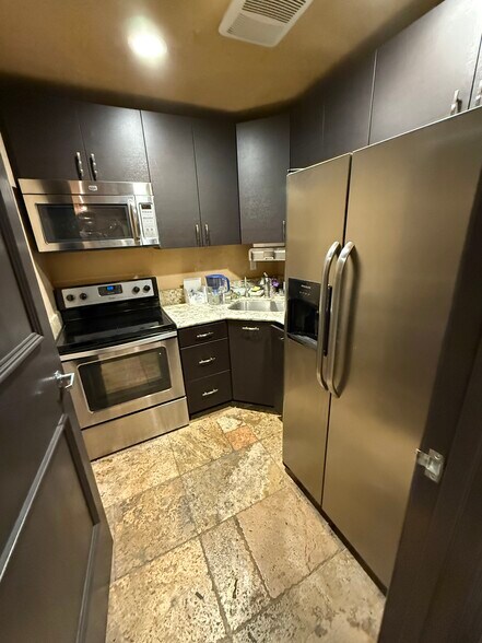 More Photos Of 7318 Topanga Canyon Blvd, Canoga Park Medical For Lease