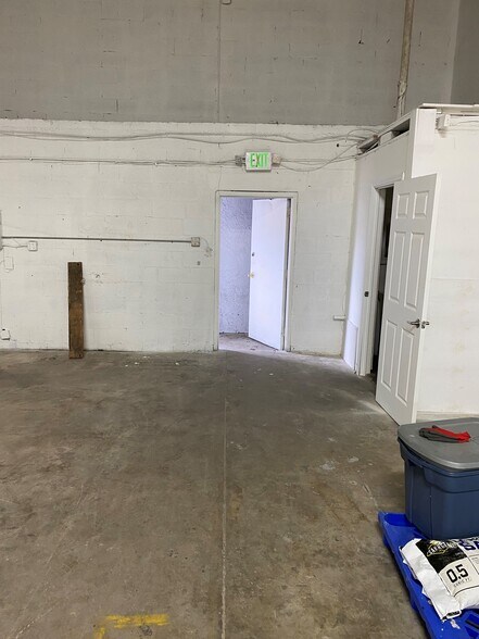 More Photos Of 1905 NW 32nd St, Pompano Beach Warehouse For Lease