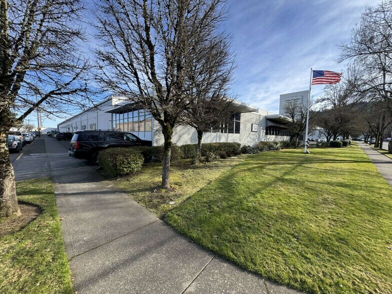 More Photos Of 2840 NW 35th Ave, Portland Warehouse For Sale