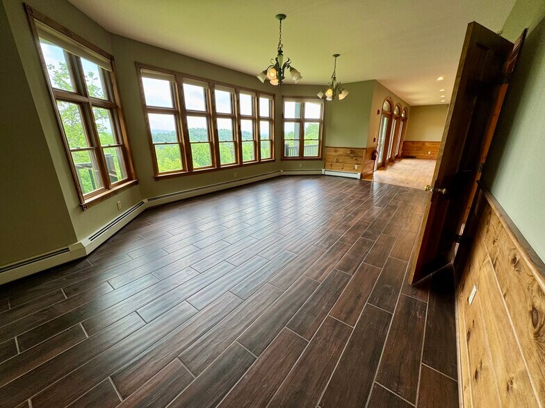 More Photos Of 487 Stevens Pl, Wells River Hospitality For Sale