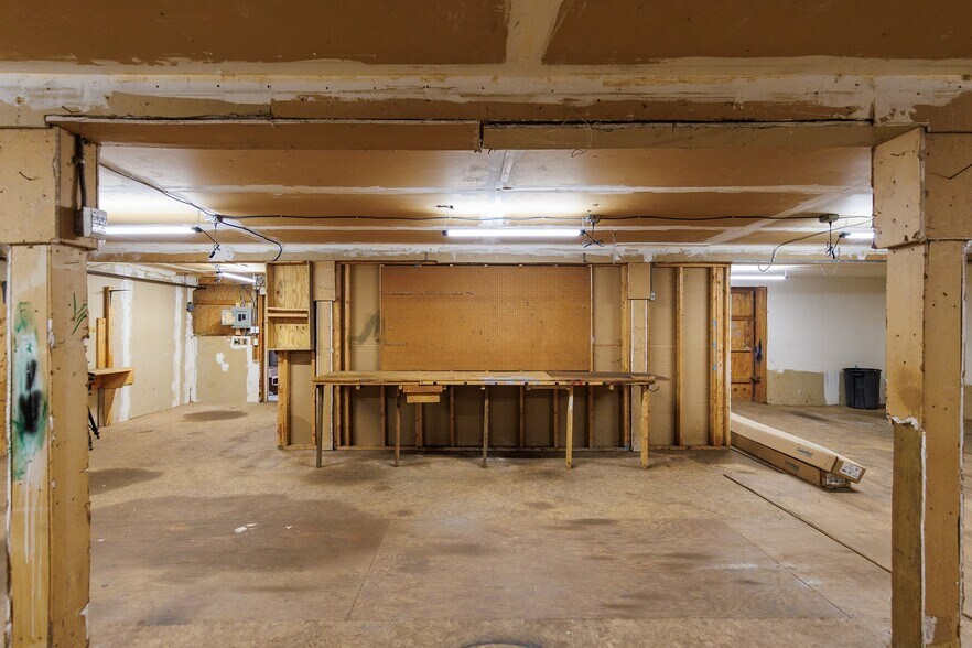 More Photos Of 144 S Main St, Brooklyn Medical For Lease