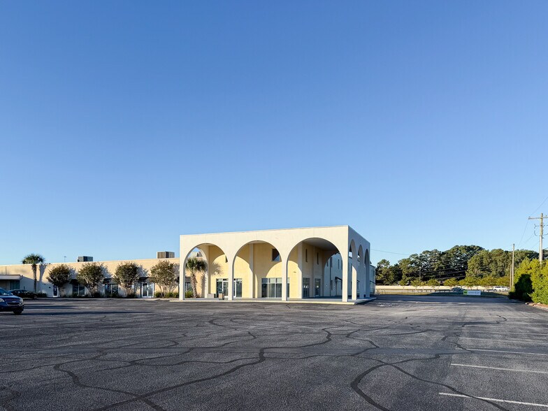 More Photos Of 5935 Rivers Ave, North Charleston Showroom For Lease