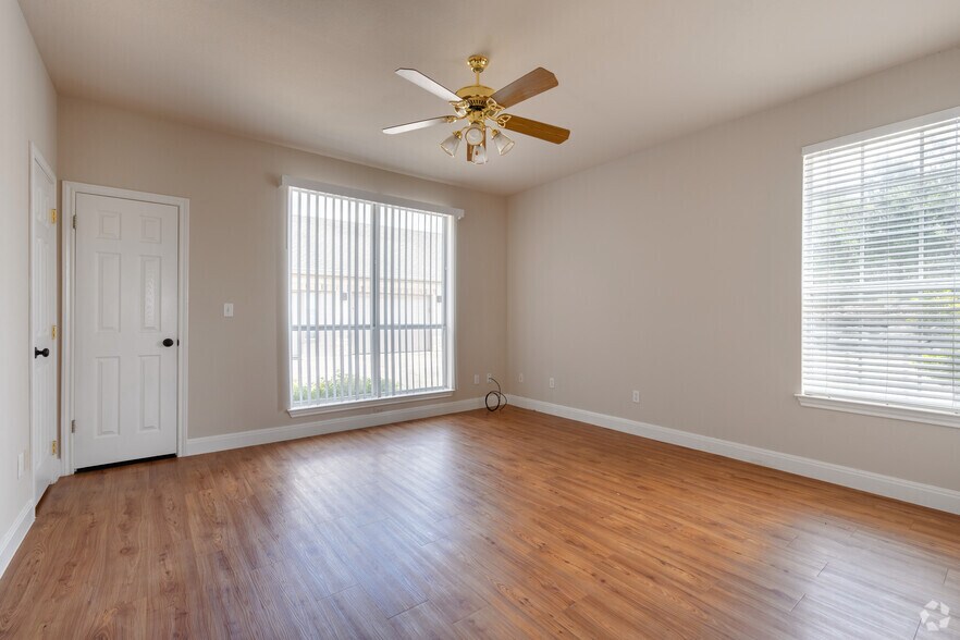 More Photos Of 10200 Hwy 290 W, Austin Medical For Sale