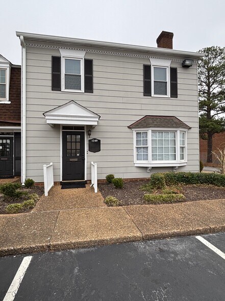 More Photos Of 1231-1249 Mall Dr, Richmond Medical For Lease