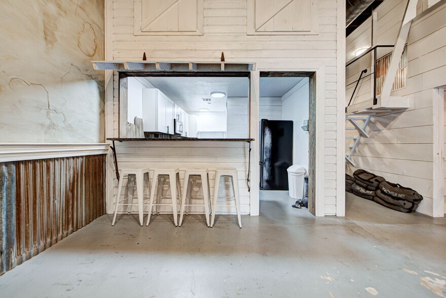 More Photos Of 210 Main st, Minco Health Club For Sale