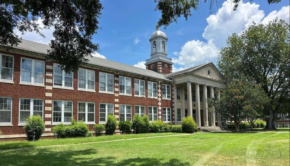 Primary Photo Of 835 S Main St, Greenwood Apartments For Sale
