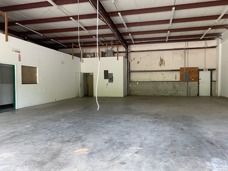 More Photos Of 7605 Progress Cir, Melbourne Warehouse For Lease