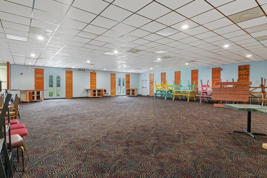 More Photos Of 299 E Gulf To Lake Hwy, Lecanto Storefront For Sale