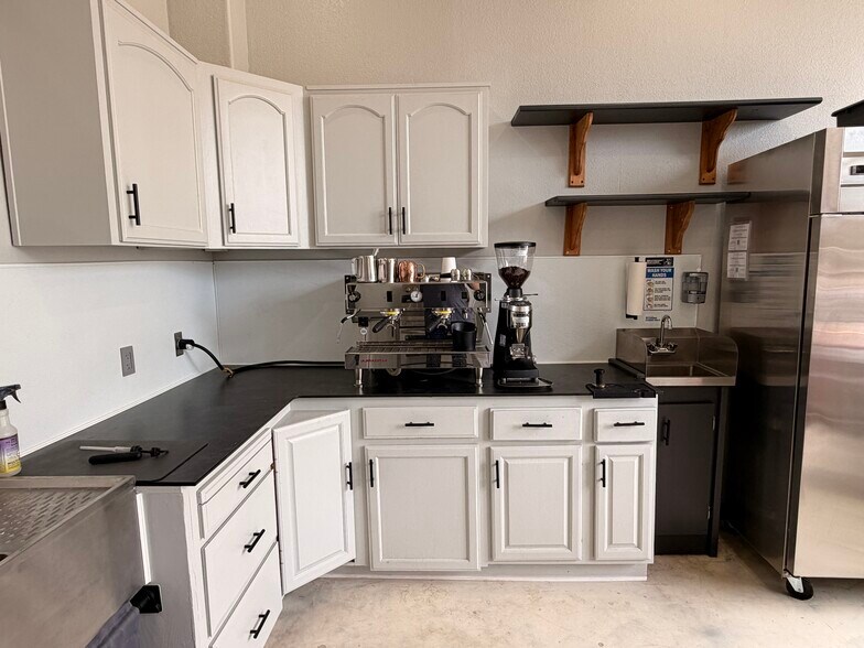 More Photos Of 1005 1st St, Moro Freestanding For Sale