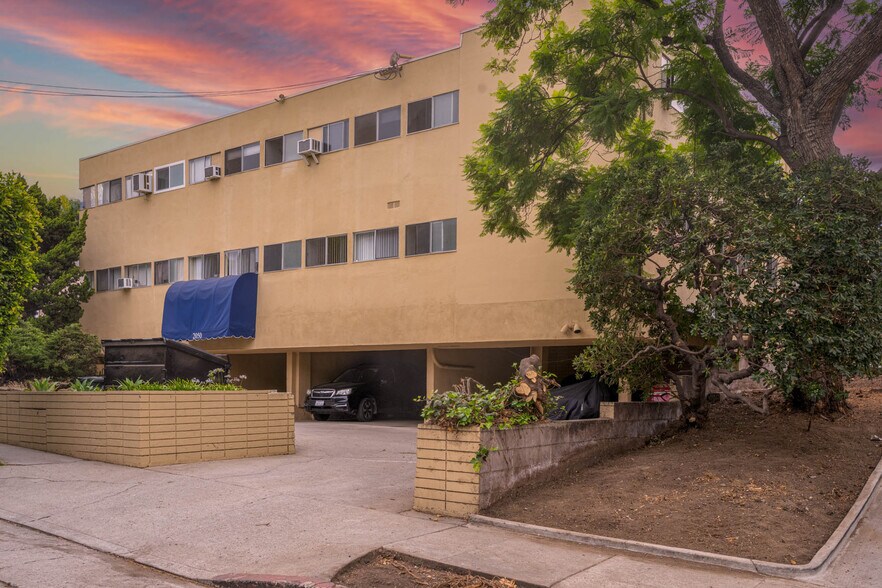 Primary Photo Of 2050 Rodney Dr, Los Angeles Apartments For Sale