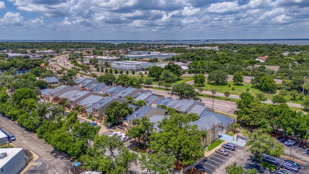 More Photos Of 913 Gulf Breeze Pky, Gulf Breeze General Retail For Sale