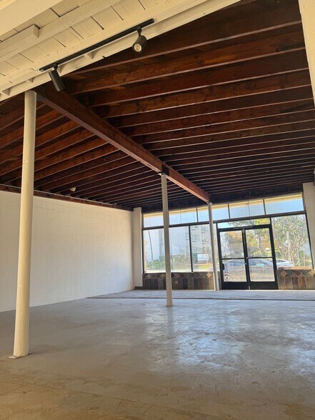 More Photos Of 124 N Catalina Ave, Redondo Beach Storefront For Lease