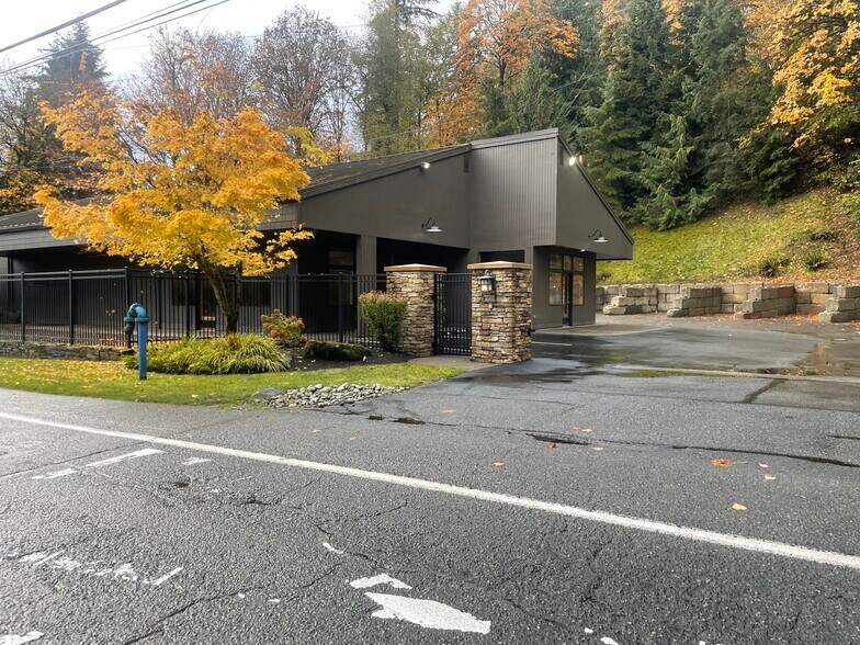 More Photos Of 1705 Newport Way NW, Issaquah Freestanding For Lease