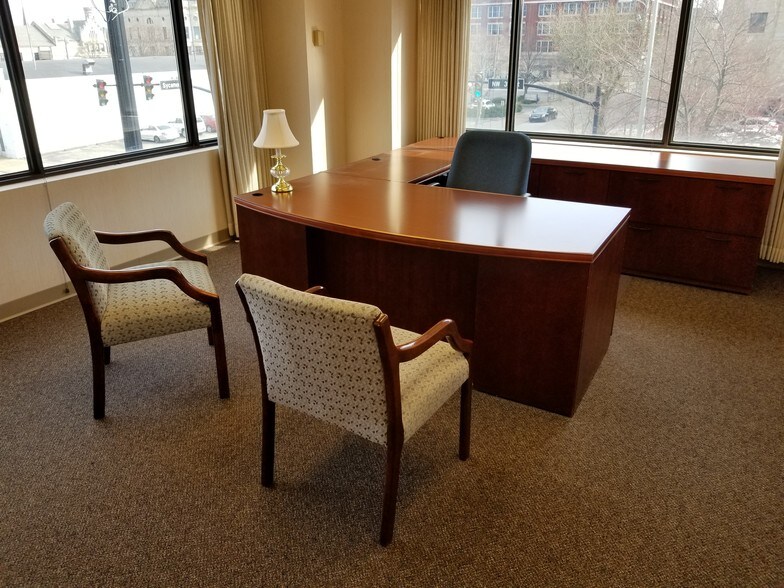 More Photos Of 16-20 NW 3rd St, Evansville Office For Lease