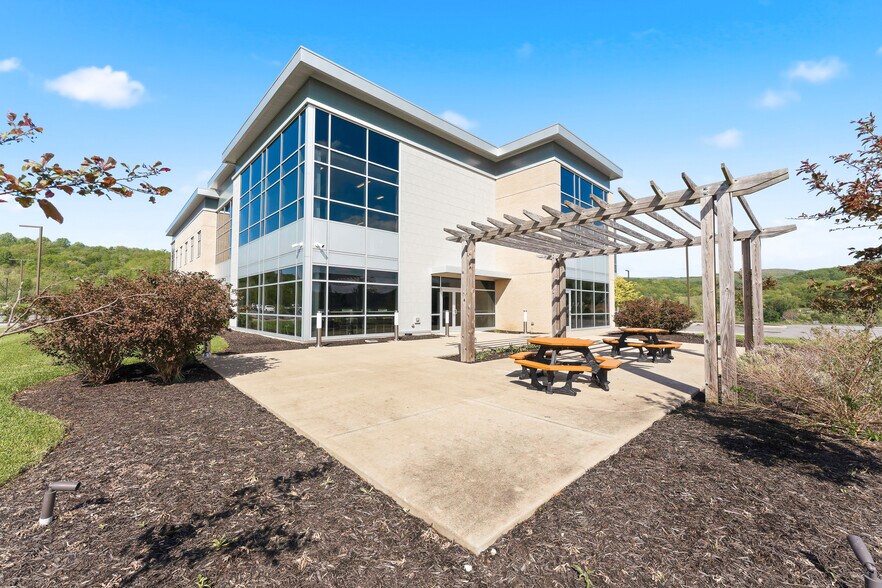 More Photos Of 423 Fortress Blvd, Morgantown Office For Sale