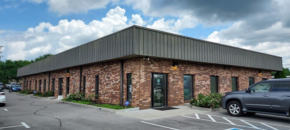 More Photos Of 120 Holiday Ct, Franklin Medical For Lease