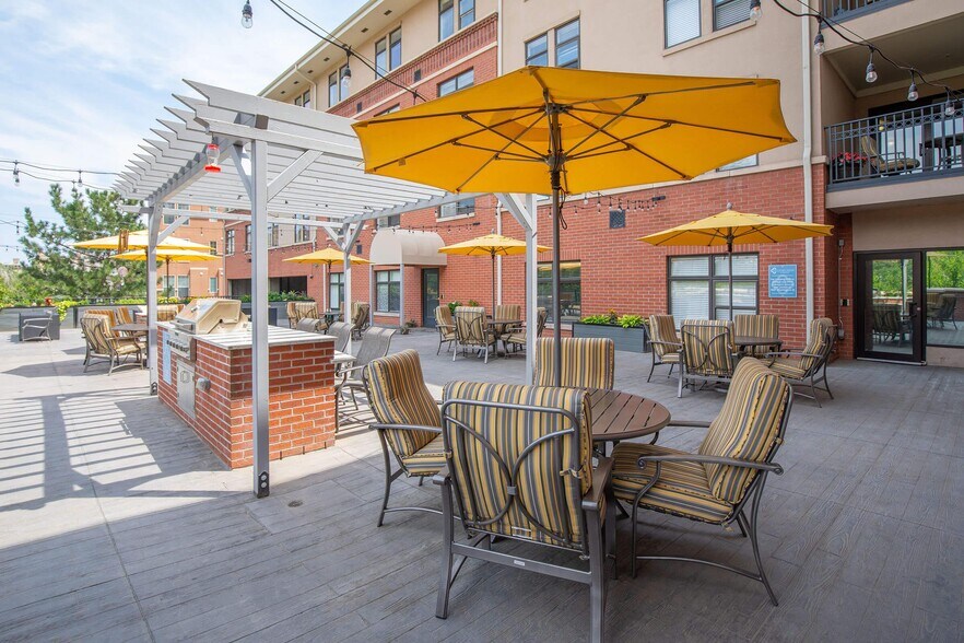 More Photos Of 1027 Washington Ave, Golden Apartments For Lease