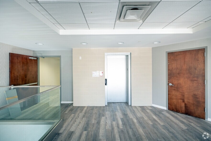 More Photos Of 55 Kennedy Dr, Hauppauge Flex For Lease